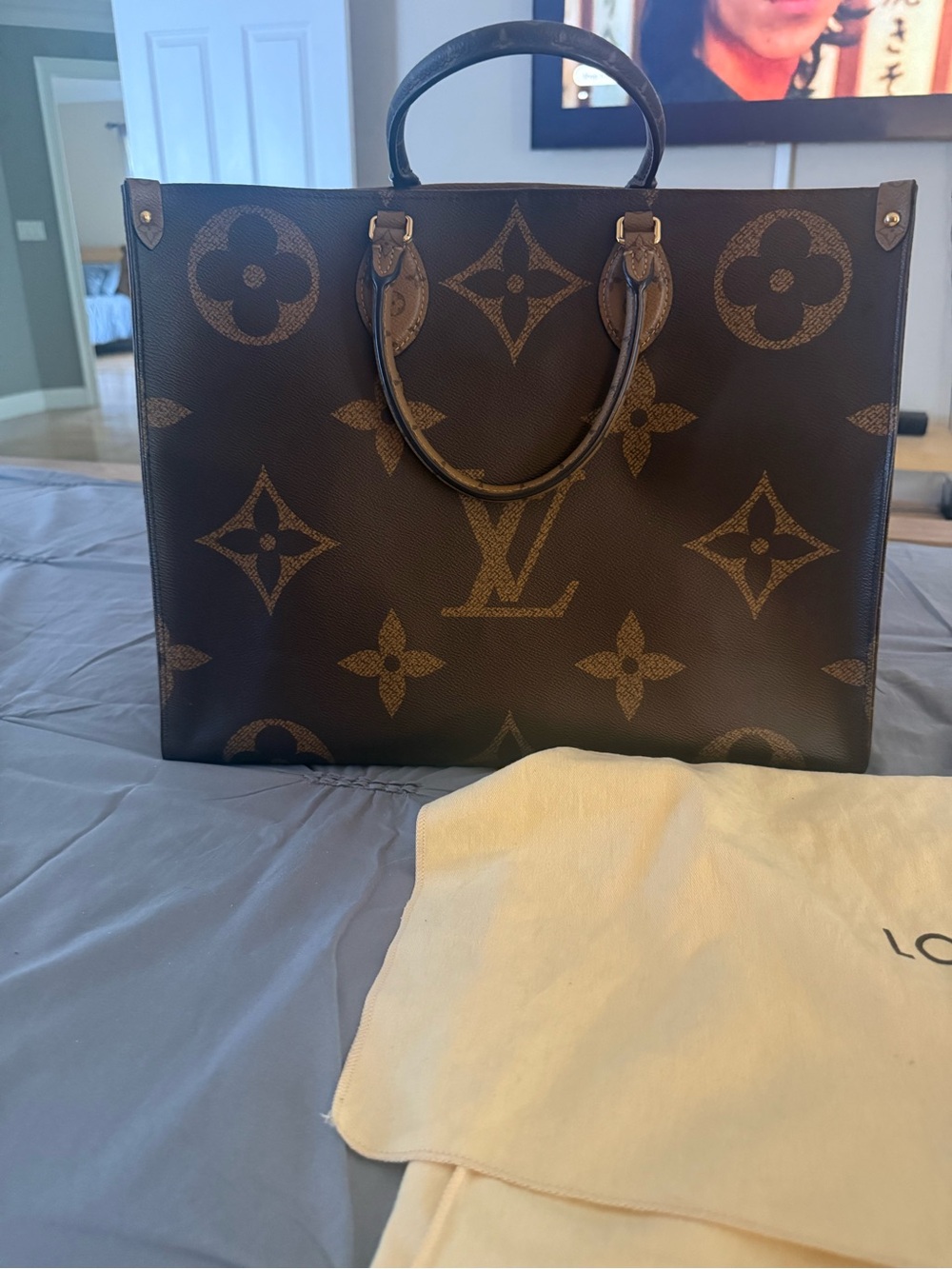 Louis Vuitton Monogram GM OnTheGo Tote - Picture 4 of 16
